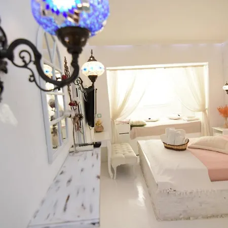 Oda ve Kahvaltı Araçatı Butik 3*