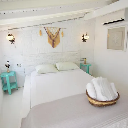 Oda ve Kahvaltı Araçatı Butik Çeşme